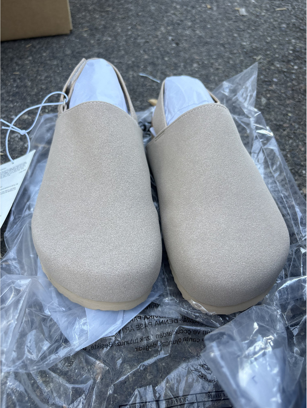 NWT Amazon Essentials Kids Comfort Clogs Sand Neutral Slip On Shoes Size 4 Big